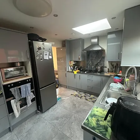 منزل للإقامة Contemporary Guest With Private Bathroom Near Centre