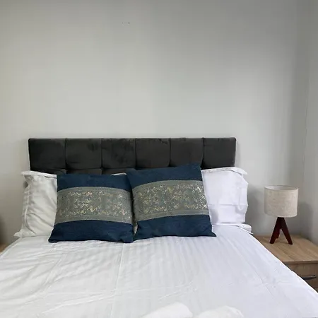 Дом отдыха Spacious 4br Near Old Trafford Sleeps 7!