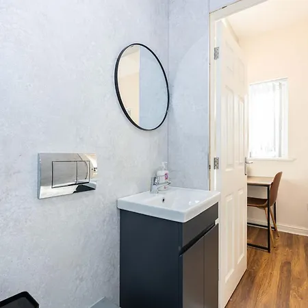 Nyaraló The Groves House- 4 En-suite Beds, Close To Hospital & Mcr Uni