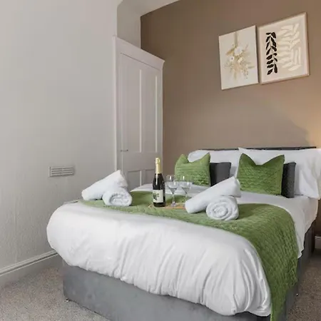 Prázdninový dům Family - Sleeps 6 - Garden - Parking *