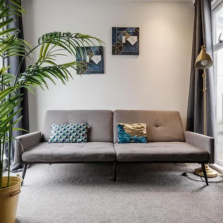 בית נופש Chic 3bd Abode With Pool Table - Etihad - Coop Live - Free Parking מנצ'סטר