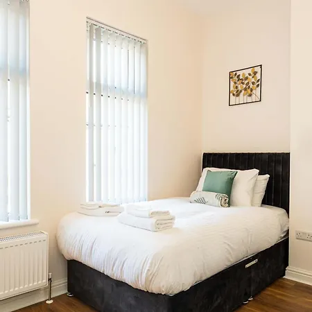 The Groves House- 4 En-suite Beds, Close To Hospital & Mcr Uni Манчестер