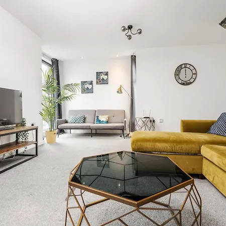 Nyaraló Chic 3bd Abode With Pool Table - Etihad - Coop Live - Free Parking