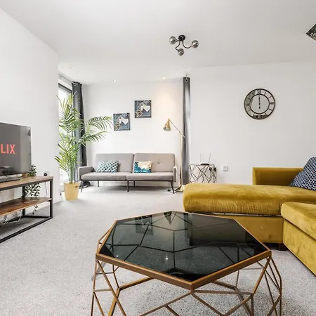 Nyaraló Chic 3bd Abode With Pool Table - Etihad - Coop Live - Free Parking