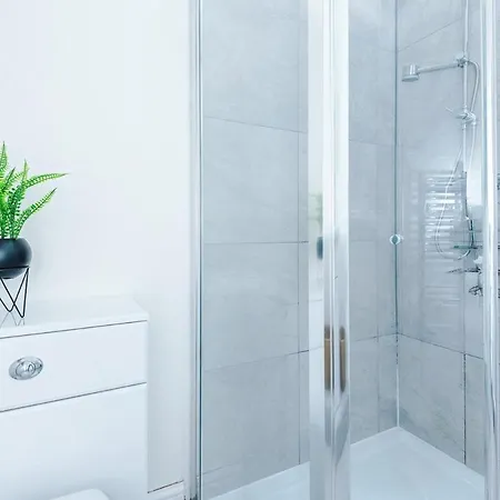 Oldtrafford - Sleeps 6 - Free Parking - Free Wifi * Μάντσεστερ