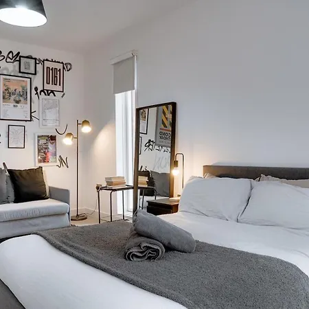 Stylish 4-bedroom Townhouse With Private Rooftop Terrace 度假居 *