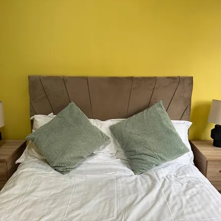 Дом отдыха Spacious 4br Near Old Trafford Sleeps 7! Манчестер