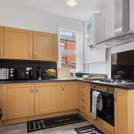 Family - Sleeps 6 - Garden - Parking 펜션