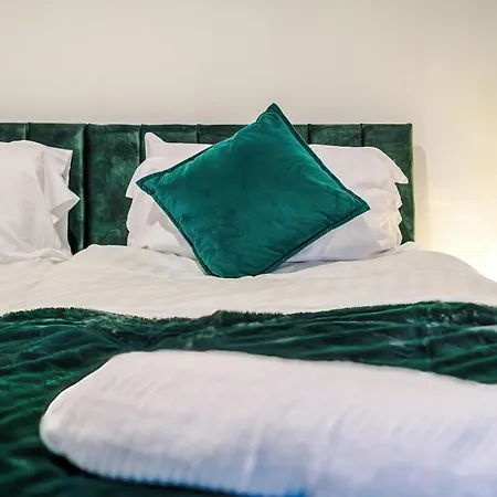 Oldtrafford - Sleeps 6 - Free Parking - Free Wifi Σπίτι διακοπών *