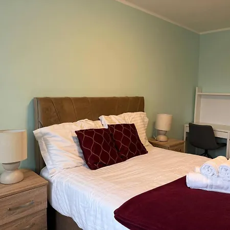 Spacious 4br Near Old Trafford Sleeps 7! Дом отдыха *