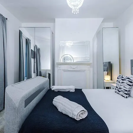 Oldtrafford - Sleeps 6 - Free Parking - Free Wifi *