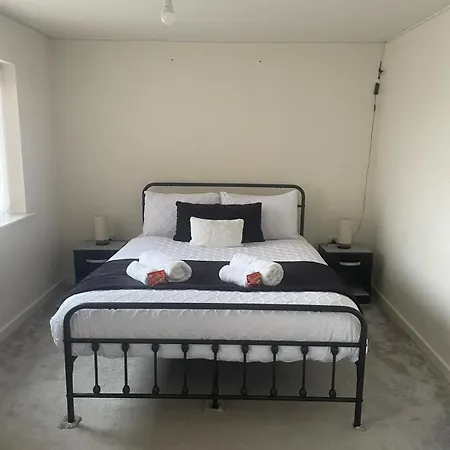 New 4 Bedroom House Sleeps 7, 5mins Etihad, Coop Live, Centre Mánchester