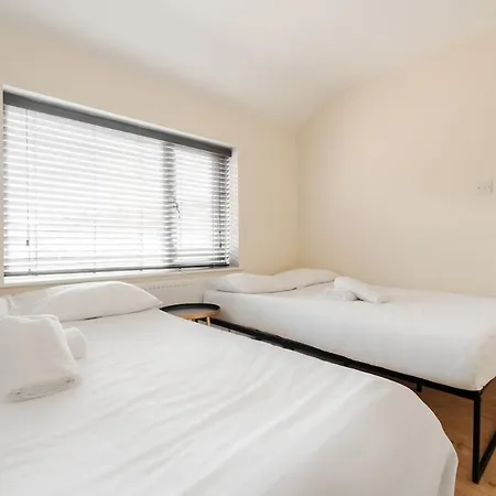 Spacious 3br - Pool Table - Games - Sleeps 9 * Manchester
