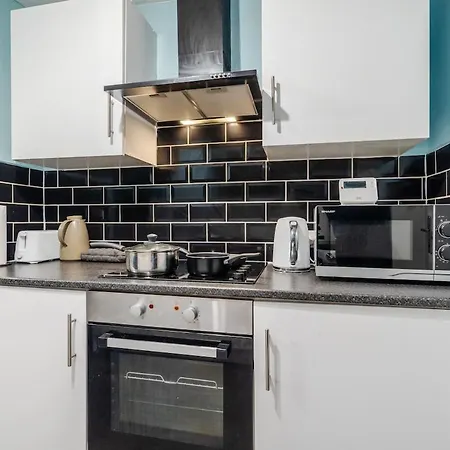 Spacious 3br - Pool Table - Games - Sleeps 9