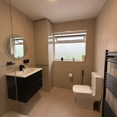 Spacious 4br Near Old Trafford Sleeps 7! Manchester