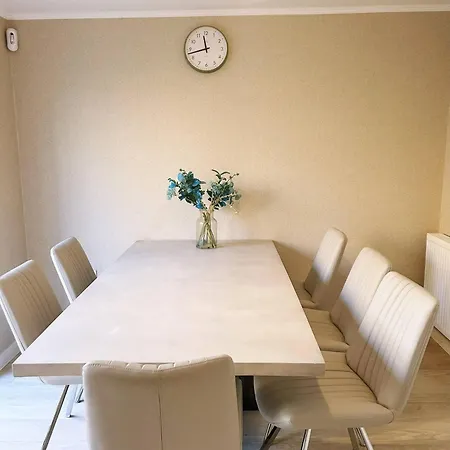 Guest house Salford Detached House With Ensuite King