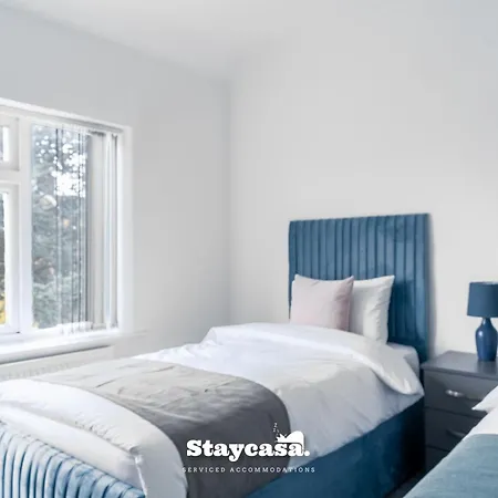 Spacious 4-bed Near Didsbury Holiday home Manchester