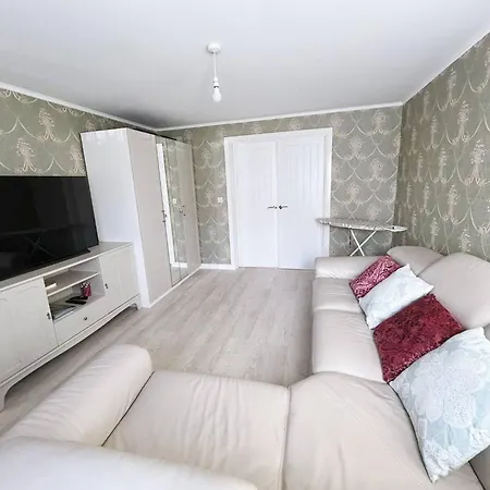 Boutique Charming Double Detached House Salford *