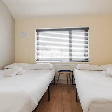 Spacious 3br - Pool Table - Games - Sleeps 9 Manchester