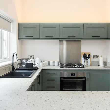 The Groves 4- Close To Mri, Centre & Uni