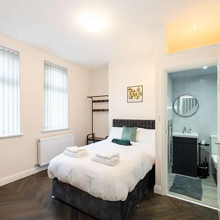 Σπίτι διακοπών The Groves Whole House