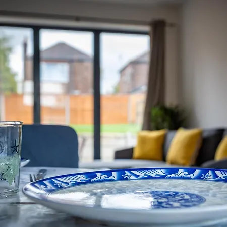 3 Bedroom House 4 Beds Free Parking 2sd * Манчестер