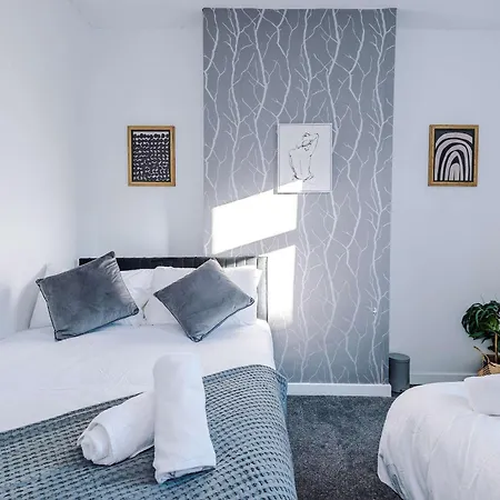 Holiday home 4-bed House Near Centre *