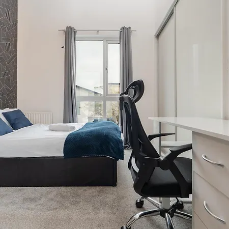 Chic 3bd Abode With Pool Table - Etihad - Coop Live - Free Parking * מנצ'סטר