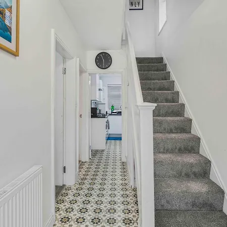 Guestready - Charming Retreat With Private Patio Vendégház Manchester