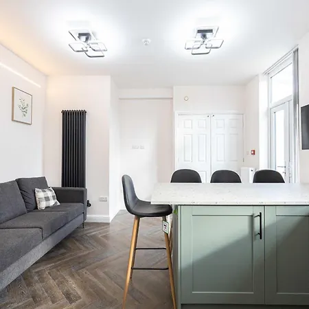 The Groves 2 First Floor Holiday home *