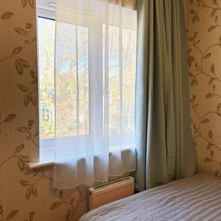 Boutique Charming Double Detached House Salford Гостевой дом