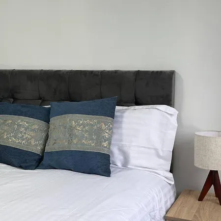 Holiday home Spacious 4br Near Old Trafford Sleeps 7! Manchester