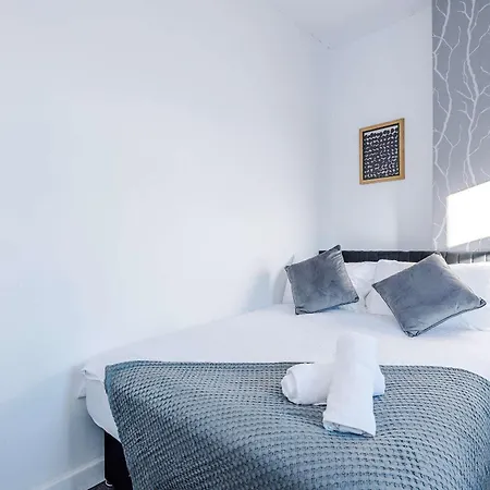 4-bed House Near Centre *