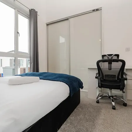 Chic 3bd Abode With Pool Table - Etihad - Coop Live - Free Parking בית נופש