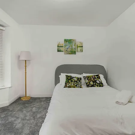 Guestready - Charming Retreat With Private Patio Manchester