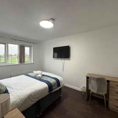 Spacious 4br Near Old Trafford Sleeps 7! Дом отдыха Манчестер