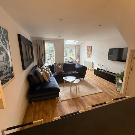 Cosy 4br House, West Didsbury, Bars And Restaurants Close By, Free Parking, Sleeps 8 Feriehus Manchester