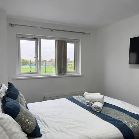 Spacious 4br Near Old Trafford Sleeps 7!