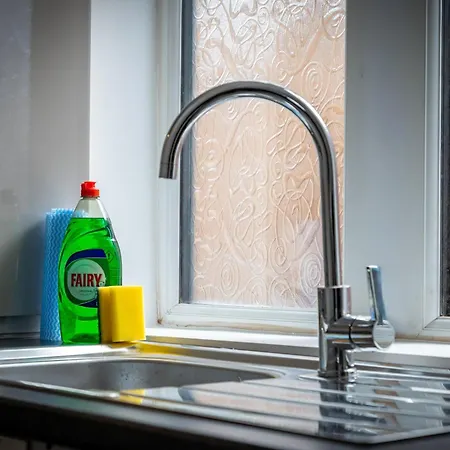 3 Bedroom House 4 Beds Free Parking 2sd