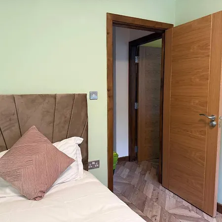 Spacious 4br Near Old Trafford Sleeps 7!