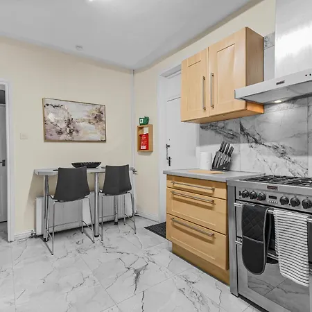 Seymour Escape Spacious 4br For 8