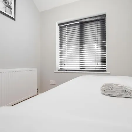 Spacious 3br - Pool Table - Games - Sleeps 9 Vakantiehuis