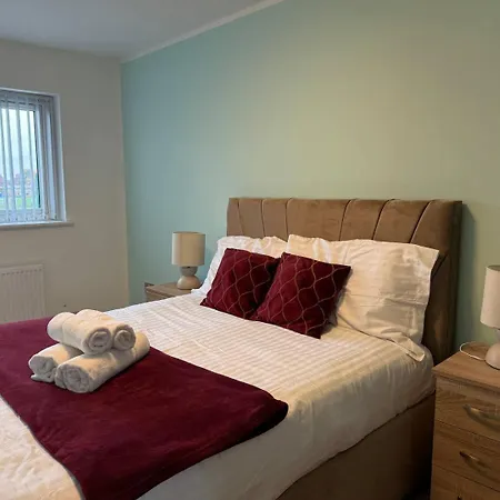 Spacious 4br Near Old Trafford Sleeps 7!