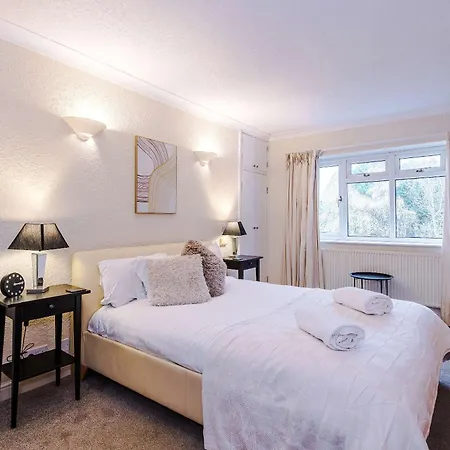 Luxury 5br Near Airport Wifi * Manchester