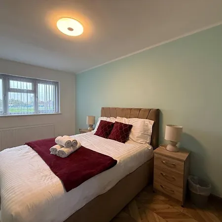 Spacious 4br Near Old Trafford Sleeps 7! *