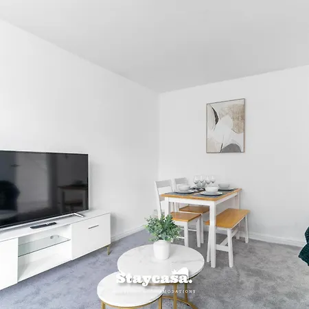 Spacious 4-bed Near Didsbury *