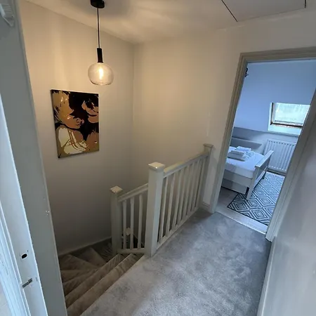 Cosy 4br House, West Didsbury, Bars And Restaurants Close By, Free Parking, Sleeps 8 Manchester