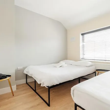 Spacious 3br - Pool Table - Games - Sleeps 9 * Manchester