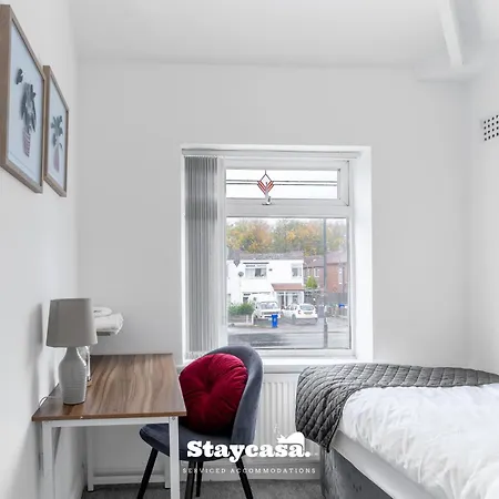 Spacious 4-bed Near Didsbury * Manchester