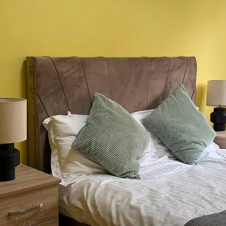 Spacious 4br Near Old Trafford Sleeps 7! * Manchester